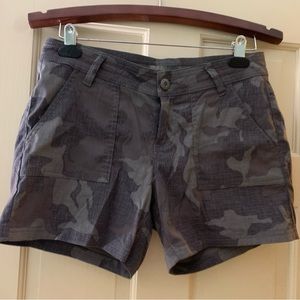 Prana gray camo shorts 6